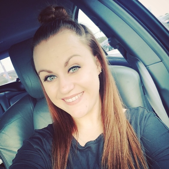 Meet your Posher, Chelsey - Picture 2 of 2